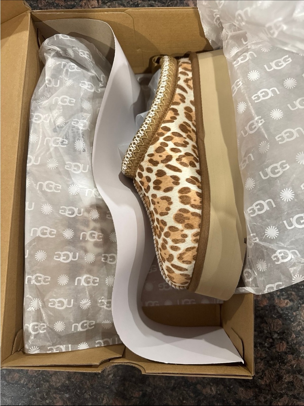 UGG Tazz Plains Mules - Leopard Print Brown/Tan - Picture 2 of 9